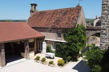 Gîte pour 4 personnes, avec piscine ainsi que jardin et terrasse dans Perreuil