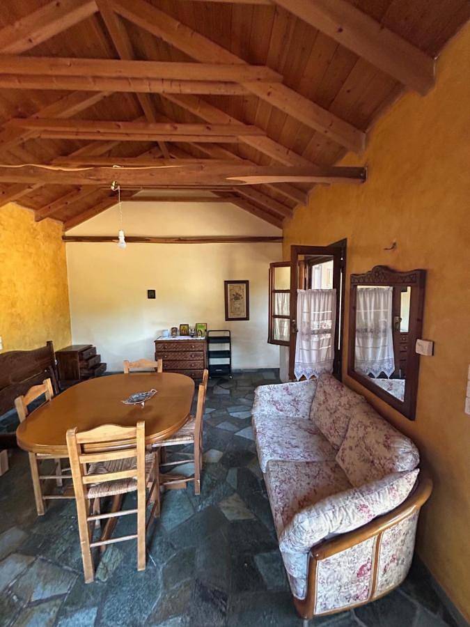 Thalatta and Oros Traditional Villa in Tyr, Kinuria
