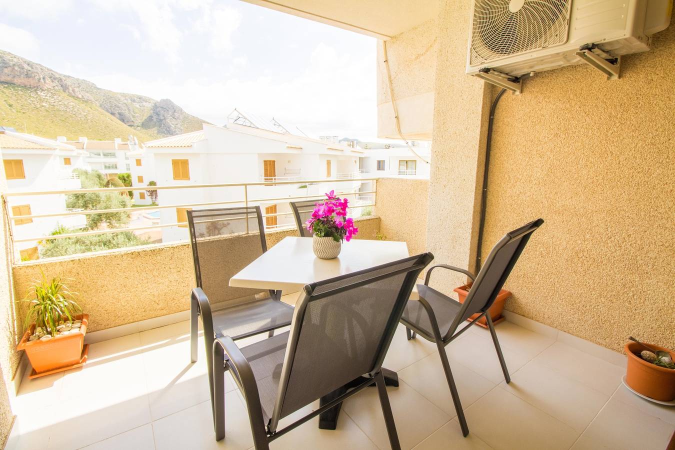 Entire holiday apartment, Beautiful apartment renovated with wifi and A/C in Port de Pollença, Pollença