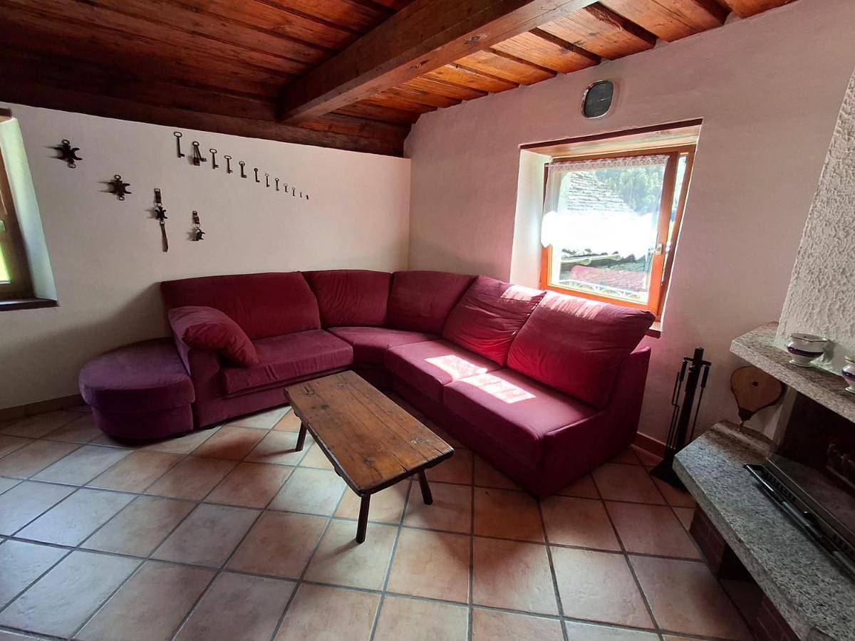 Three-Bedroom House in Niva (Vallemaggia), Campo
