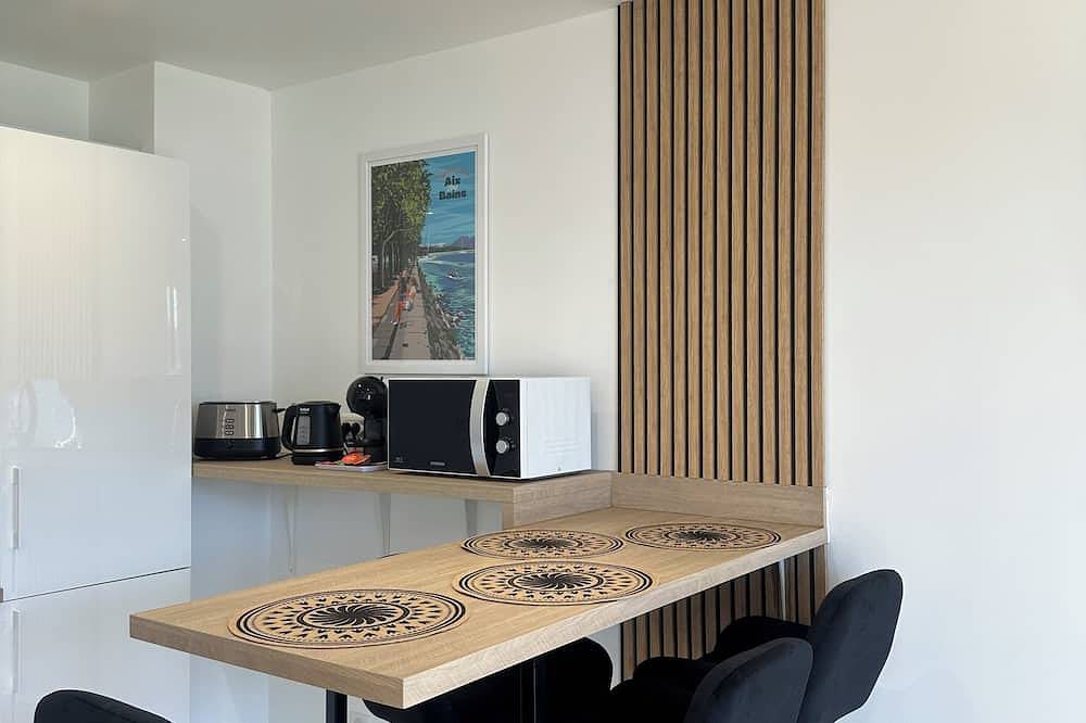 Entire apartment, Magnificent apartment with view of Lac du Bourget and waterfront (20 meters) in Tresserve, Chambéry region