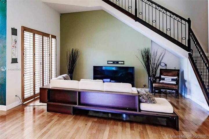 Vacation rental for 16 people, with hot tub and yard in Broward County