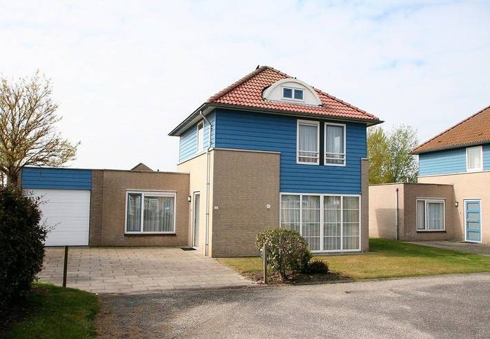 Ferienhaus für 6 Personen, mit Terrasse und Balkon/Terrasse
