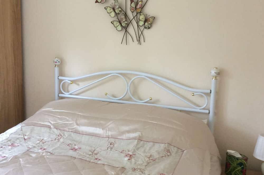 Self Catered chalet, Family & Pet friendly.Woodlands in Cornwall