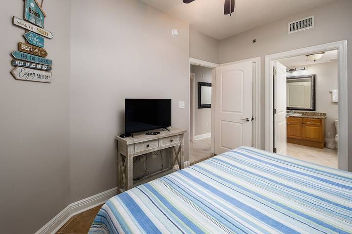 Vacation rental for 9 people, with balcony and pool as well as hot tub in Okaloosa Island