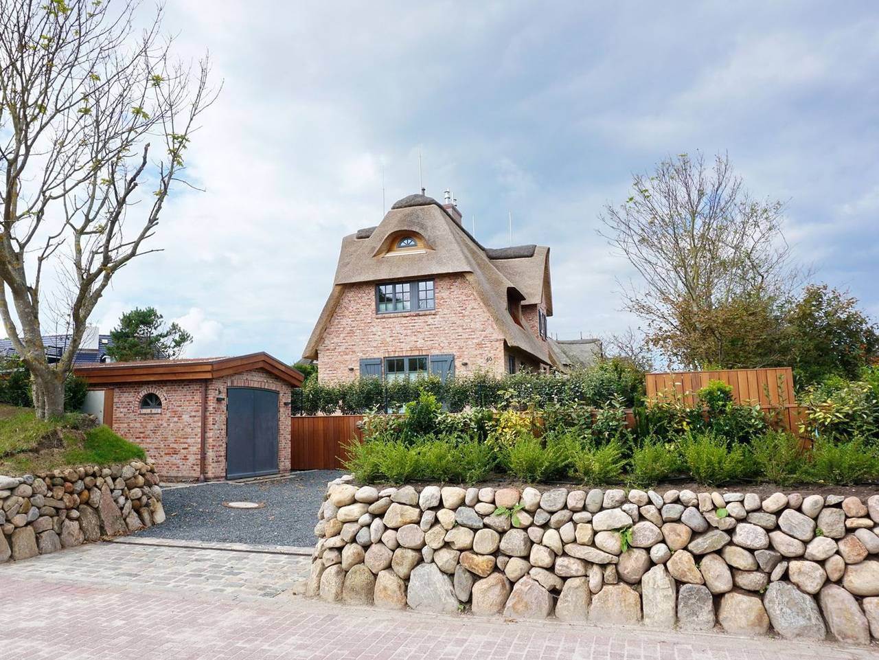 Fien to Huus - Hausteil im Ug, Eg, Og, Dg ca. 140m² Nutzfläche, keine Haustiere erlaubt. in Wenningstedt, Sylt