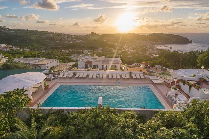 Hotel für 3 Personen, mit Pool und Garten - 1