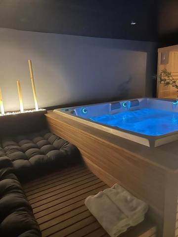 Chambre d’hôte pour 2 personnes, avec jacuzzi et sauna dans Baillonville