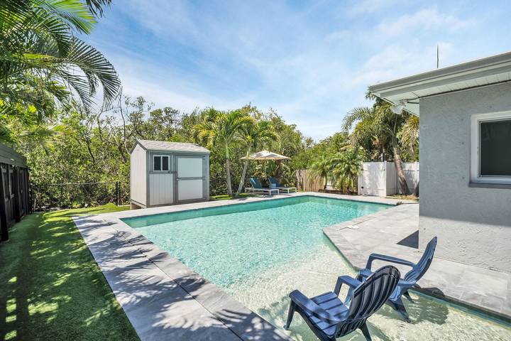 Vacation rental for 7 people, with yard and terrace, with pets in Indian Rocks Beach