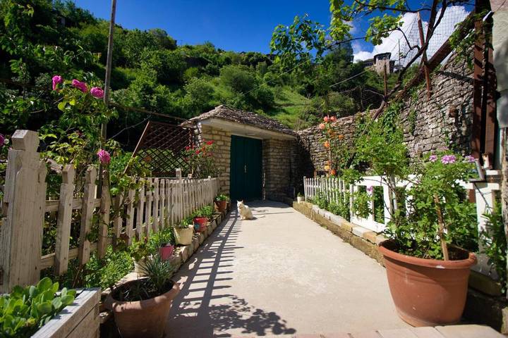 Maison d’hôte pour 2 personnes, avec jardin et vue dans Gjirokastër - 4