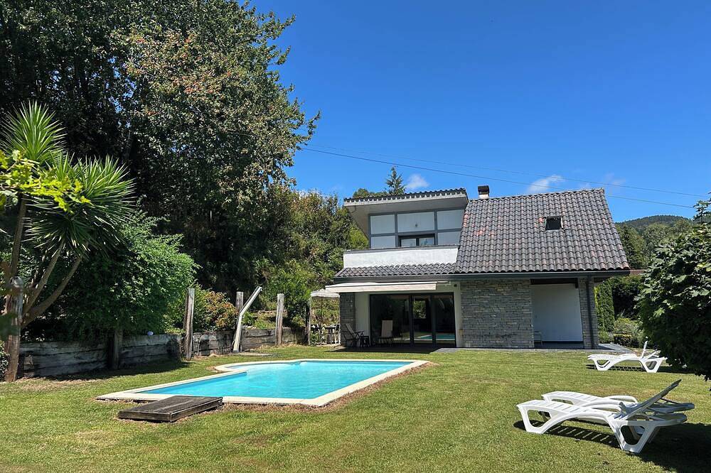 Villa Con Piscina En Aldea Vasca Entre Bilbao Y Las Playas De Urdaibai in Arrieta (País Vasco), Vizcaya