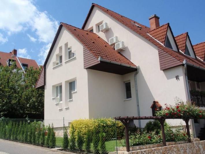 Ferienwohnung für 8 Personen, mit Garten und Terrasse