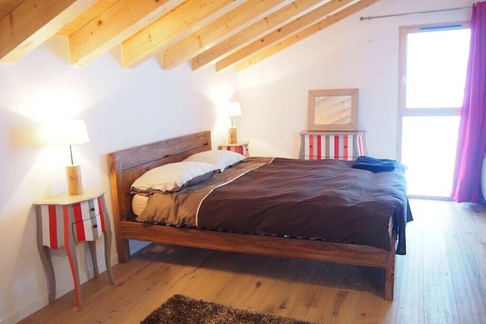 High-end chalet of 320 m2 sleeps 18 with spa in Notre-Dame-de-Bellecombe, Région d'Albertville