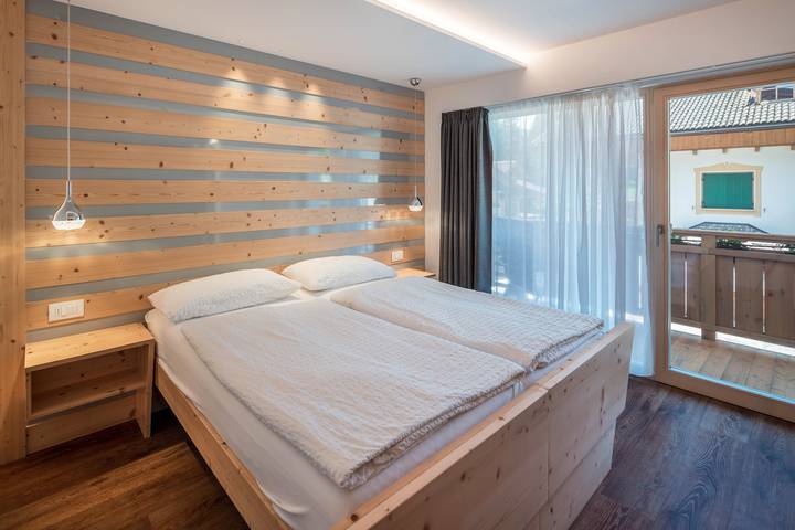 Appartamento intero, Appartamento 'Wellness Alpino Con Minispa' con vista sulle montagne, terrazza condivisa e Wi-Fi in Soraga, Dolomiti Superski
