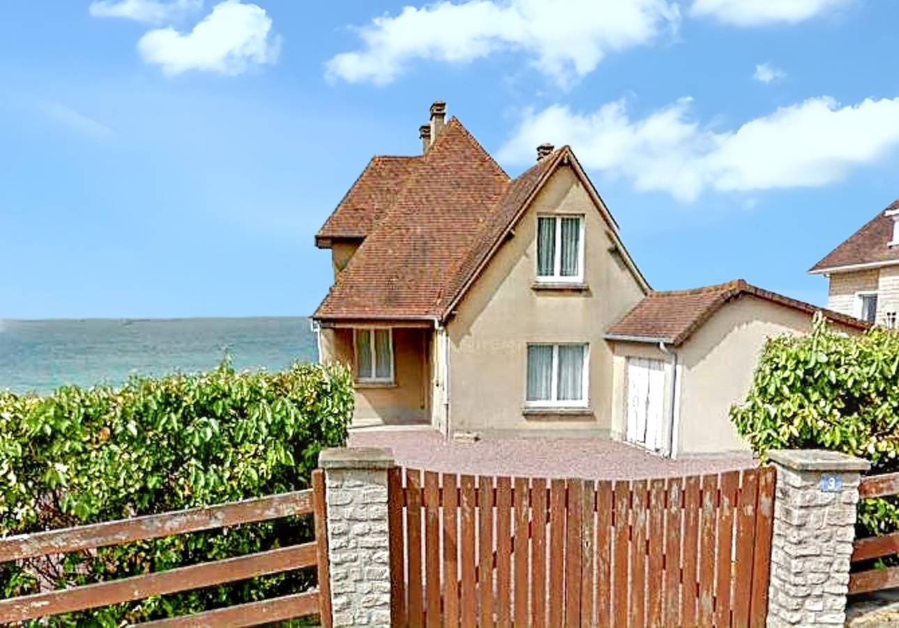 Maison spacieuse avec vue sur la mer à Arromanches-les-Bains in Arromanches-les-Bains, Région de Bayeux