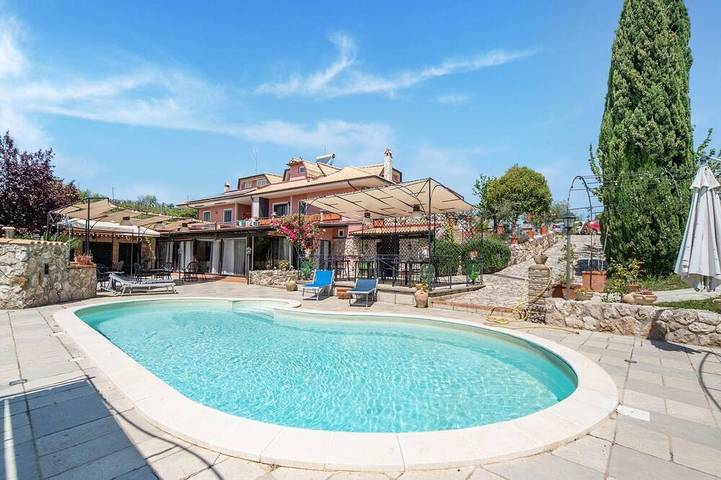 Villa for 6 people, with balcony and pool - 1