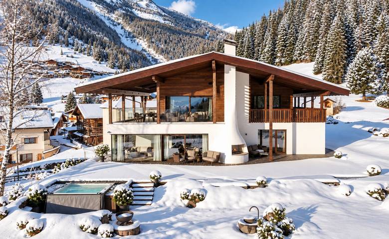 Villa für 12 Personen, mit Balkon und Whirlpool sowie Pool und Sauna in Südtirol