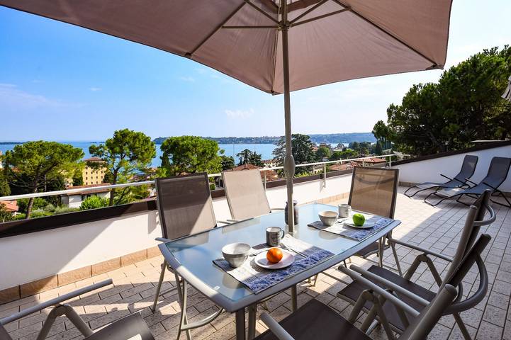 Ferienwohnung für 2 Personen, mit Terrasse und Seeblick in Gardone Riviera
