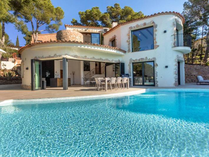 Gîte pour 12 personnes, avec jardin et terrasse