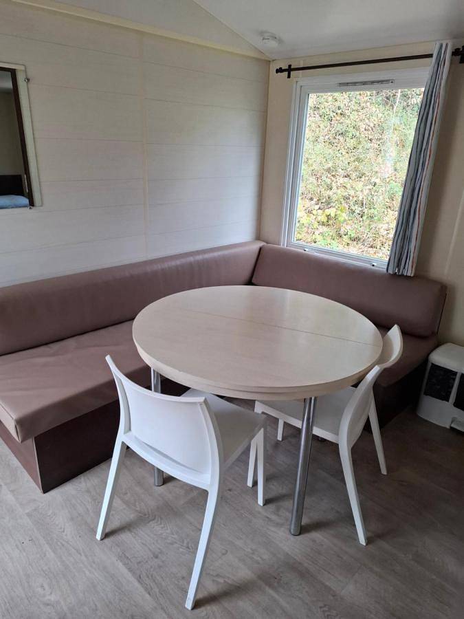 Parc de vacances pour 6 personnes, avec terrasse et vue ainsi que jardin et piscine à Saint-Chéron - 2