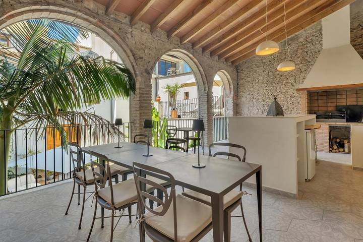 Gîte pour 4 personnes, avec jardin et sauna ainsi que piscine et jacuzzi, adapté aux familles à Rafelcofer