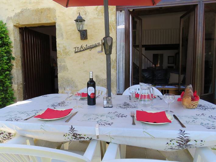 Gîte pour 5 personnes, avec jardin ainsi que piscine et terrasse