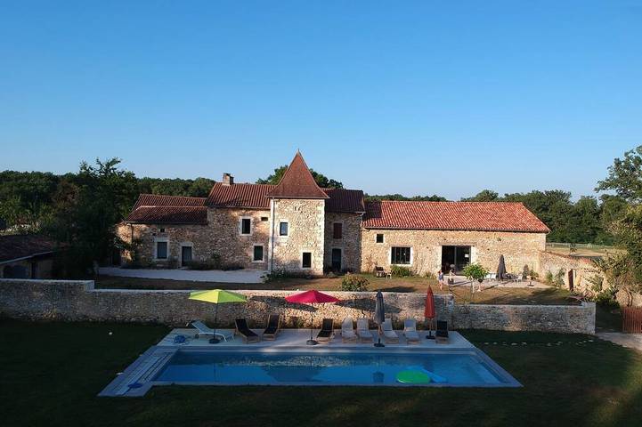 Location de vacances pour 15 personnes, avec Terrasse et Jardin à Milhac-de-Nontron