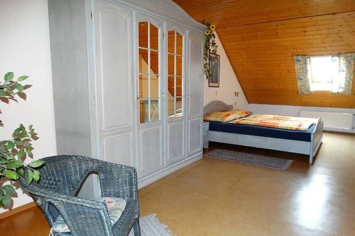 Ferienwohnung für 5 Personen, mit Balkon und Garten in Plößberg