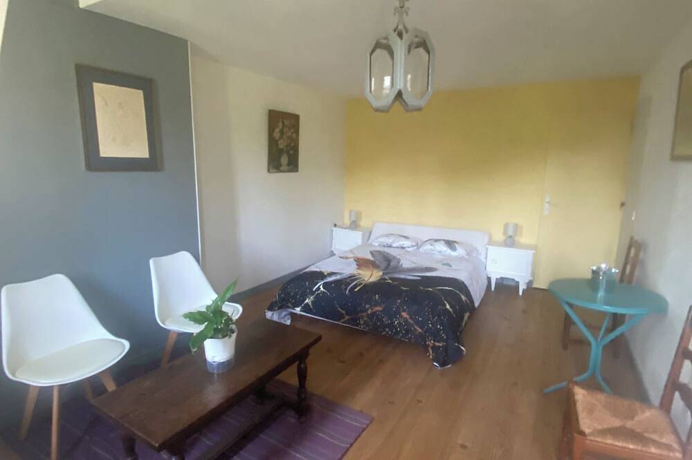 Près St Emilion Gîte 4 à 7 personnes 2 à 4 ch Clim Wifi Piscine Jardin Terrasse in Región de Libourne