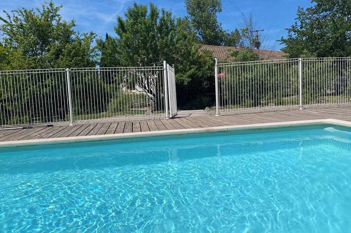 Gîte pour 8 personnes, avec Terrasse et Jardin à Verzeille