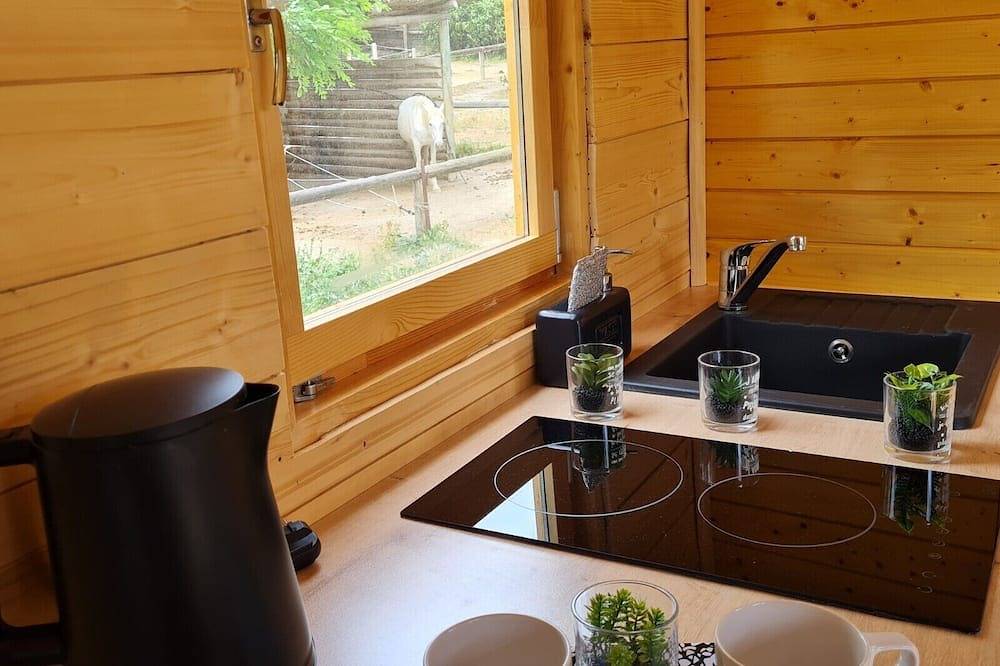 Roulotte en Bois in Martigues, Istres region