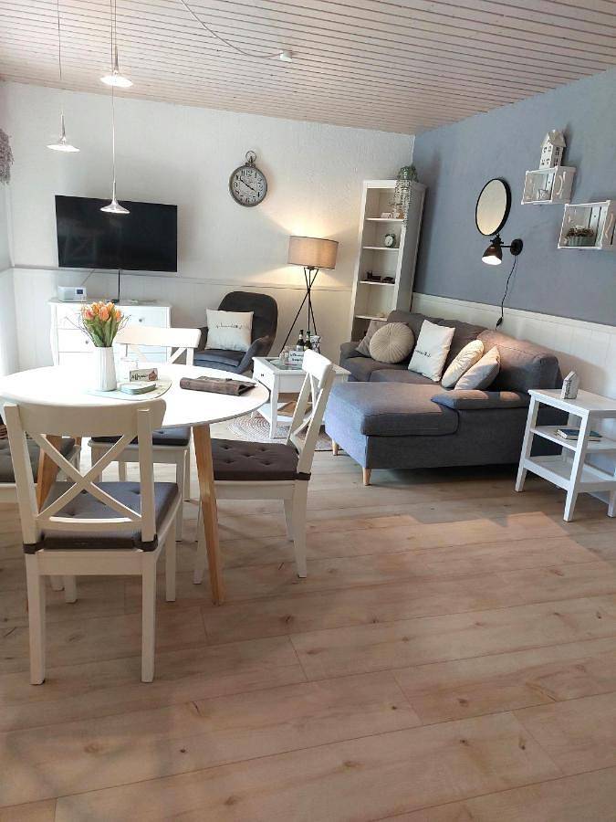 Ferienwohnung für 2 Personen, mit Balkon und Terrasse sowie Garten und Ausblick in Kirn