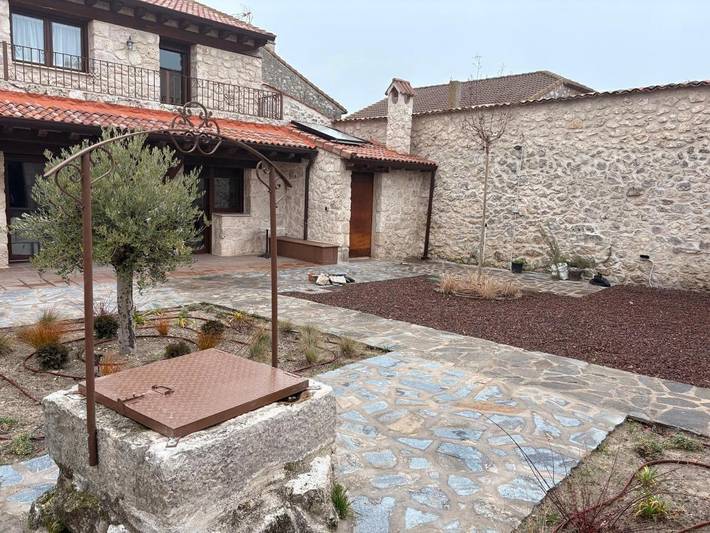 Casa rural para 6 personas, con vistas además de jardín y balcón en Fuentesaúco de Fuentidueña