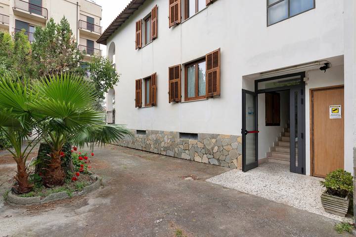Geheel appartement, Appartement '604' met privéterras en gedeelde tuin in Diano Castello, Riviera di Ponente