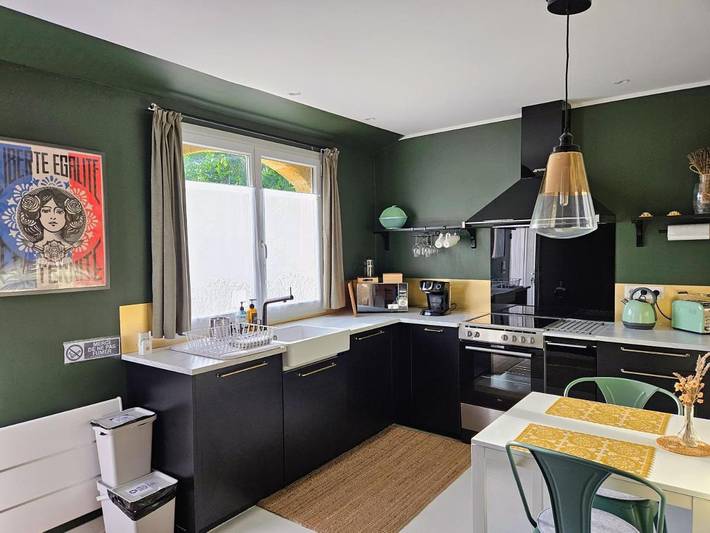 Location de vacances pour 2 personnes, avec Terrasse ainsi que Jardin et Vue à Sainte-Terre - 3