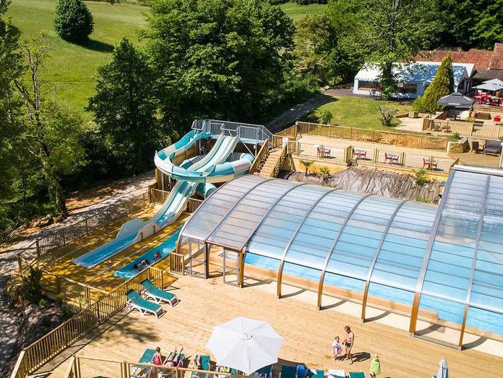 Camping Le Val d'Ussel - Mobilheim 4 personen - Classic | 2 Zi. | 4 Pers. | Erhöhte Terrasse in Proissans, Périgord Noir