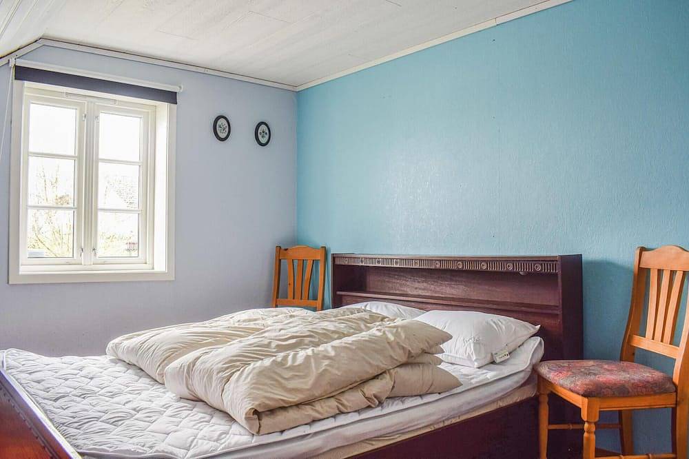 Stunning home in Valevåg with Wifi in Hardangerfjord