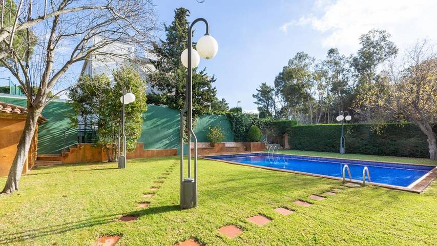 Villa pour 7 personnes, avec jardin ainsi que piscine et terrasse dans Calella de Palafrugell