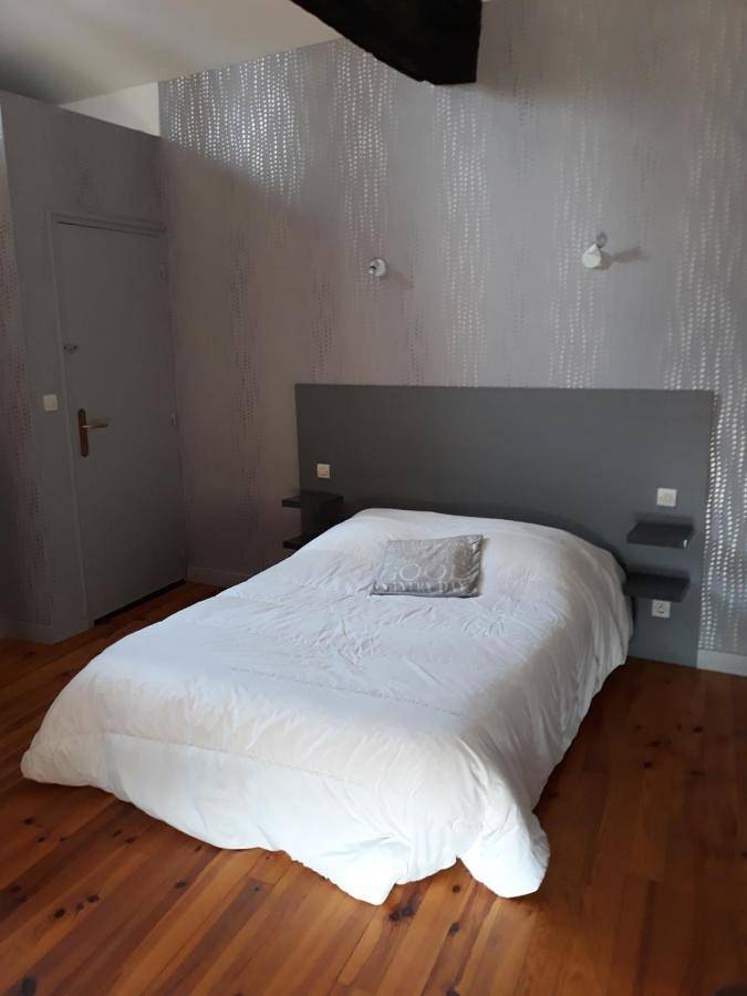 Location de vacances pour 4 personnes, avec jacuzzi et piscine à Villardonnel - 2