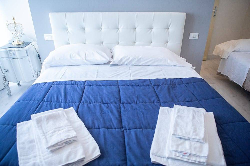 Entire apartment, Room 'Camera Orchidea - Tripla' with Shared Garden, Wi-Fi and Air Conditioning in Prato, Prato Province