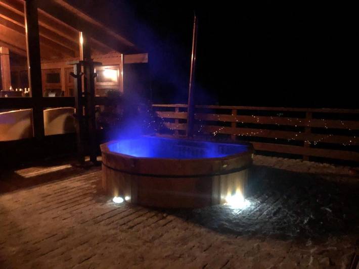 Gîte pour 8 personnes, avec terrasse et jacuzzi dans Dorna-Arini - 4