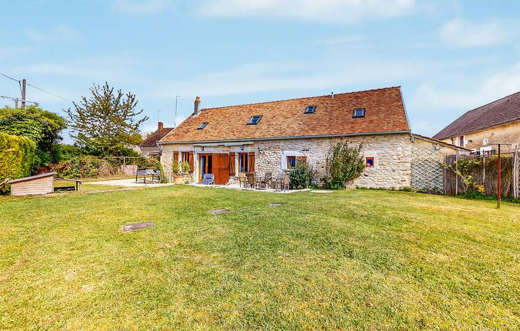 Location de vacances pour 8 personnes, avec Terrasse et Jardin à Lainsecq