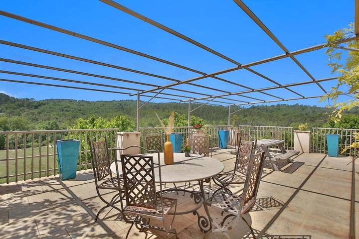 Chambre d’hôte pour 2 personnes, avec vue et terrasse ainsi que jardin et piscine à Callian - 3