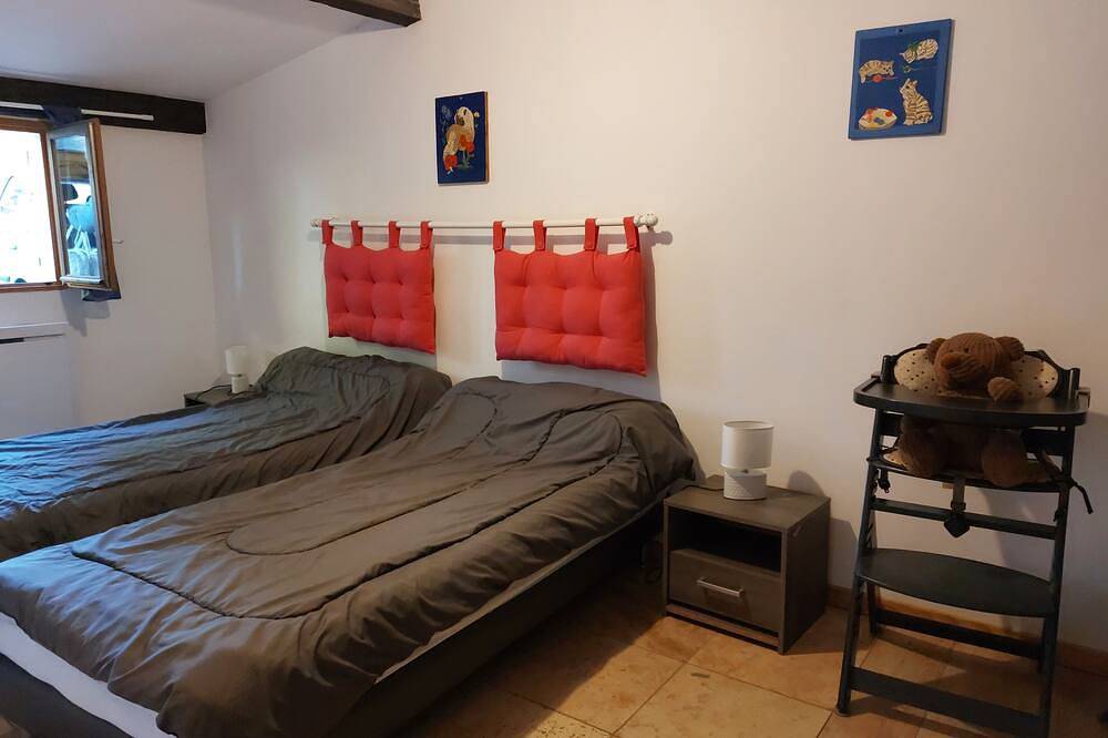 Charming Provencal house in field of secure standing with swimming pool in Grasse, Cannes region