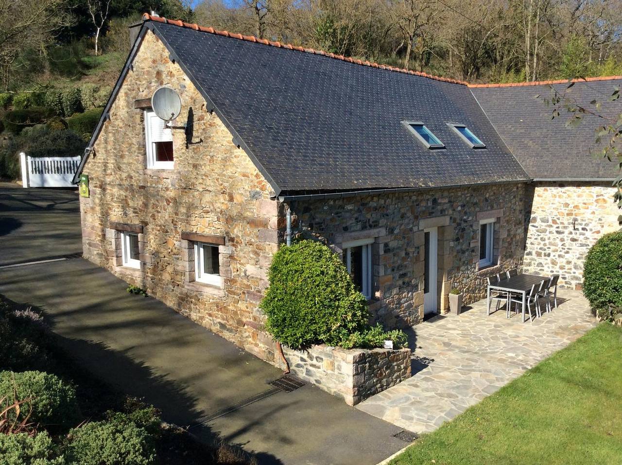 Gue Ravily in Hénanbihen, Région de Dinan