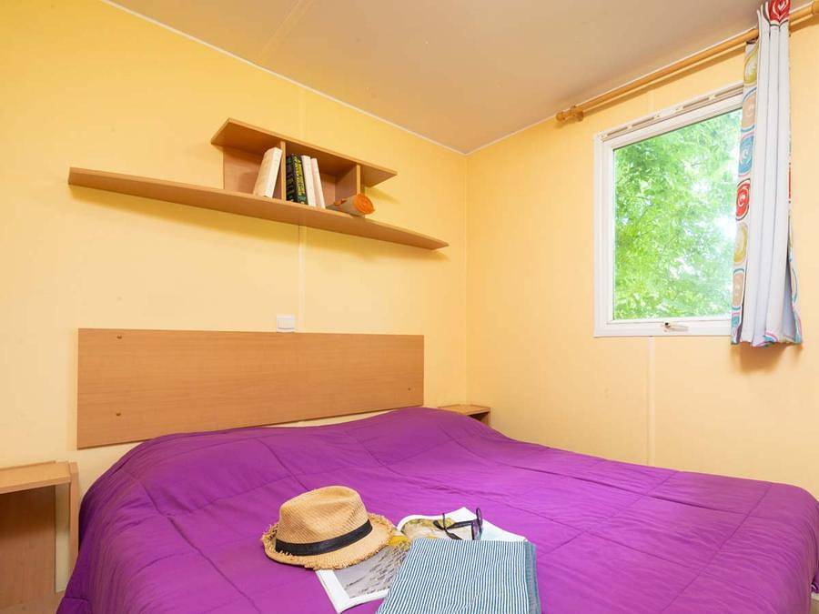 Camping Paradis - L'Europe - Mobilheim 4 personen - Klassiker Überdachte Terrasse 27M² So/So in Murol, Regionaler Naturpark Volcans d'Auvergne