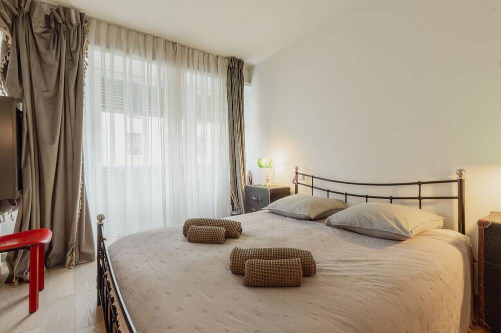 Entire apartment, Appartement Spacieux à 15 Minutes du jet D'eau in Eaux-Vives, Genève