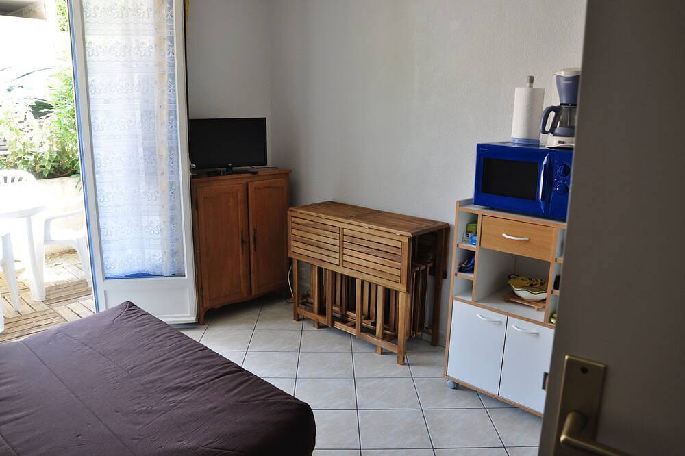 Appartement entier, Studio dans résidence, 200m plage in Saint-Cyr-sur-Mer, Côte méditerranéenne (France)