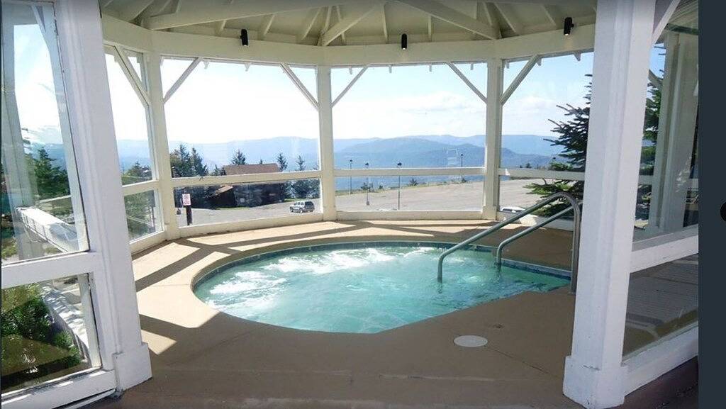 Vacation Apartment for 6 Guests in Snowshoe, Blue Ridge Mountains