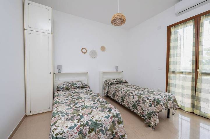 Ideal villa for families and groups, a stone's throw from the sea and the city. in Talsano, Taranto